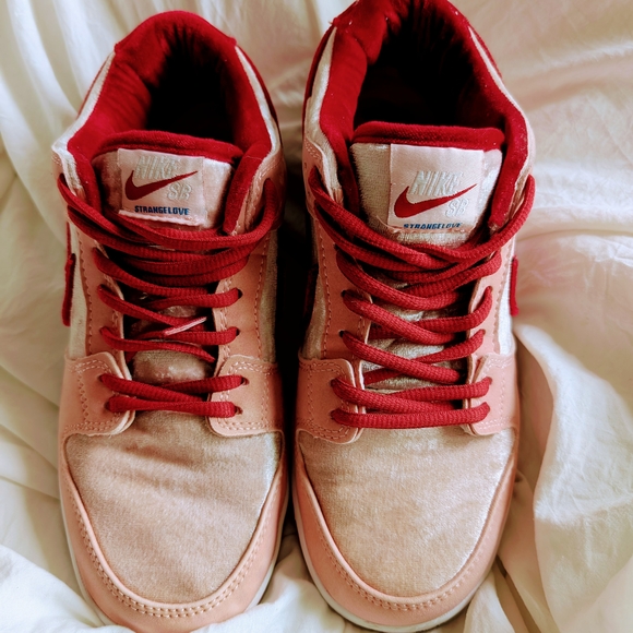 Nike SB StrangeLove Sneakers - Picture 1 of 6